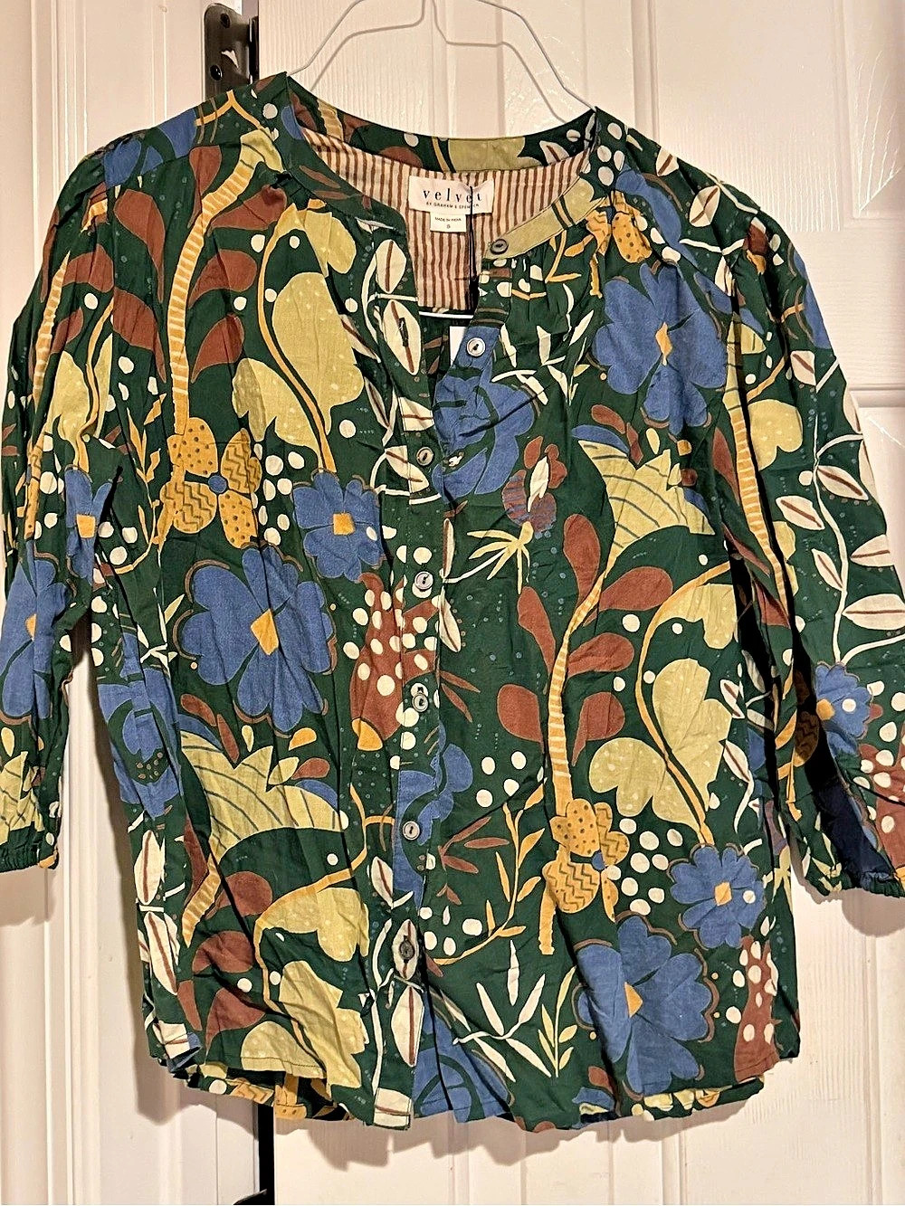 Velvet by Graham & Spencer Floral Blouse in Green & Blue Size Small NWT